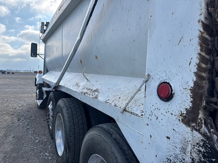 2010-kenworth-t800-image-10