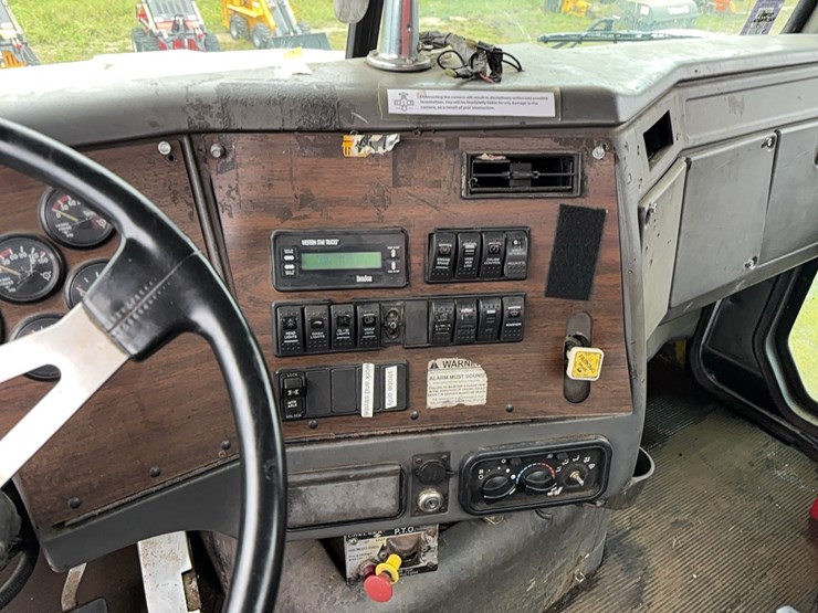 2002-caterpillar-c15-image-14