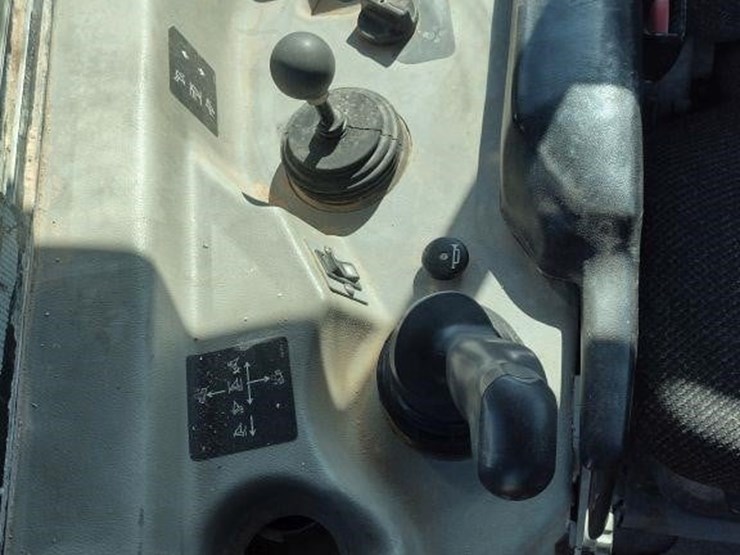 2004-caterpillar-d6r-xl-image-9