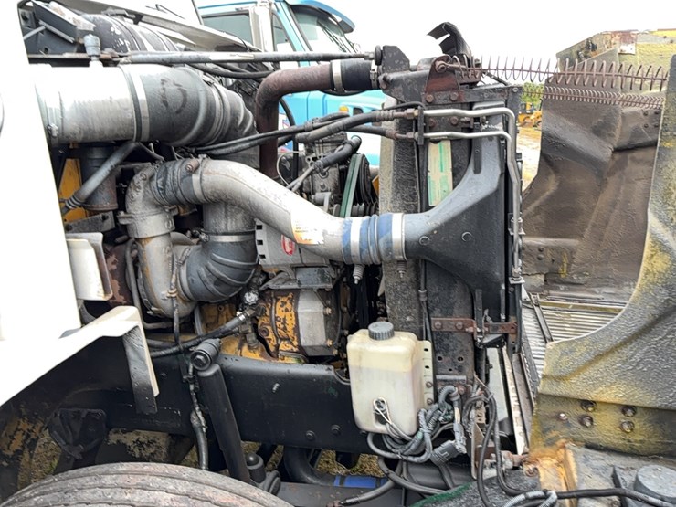 2002-caterpillar-c15-image-17