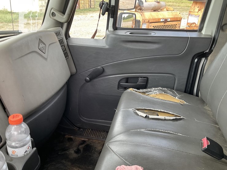 2013-international-durastar-4300-image-7