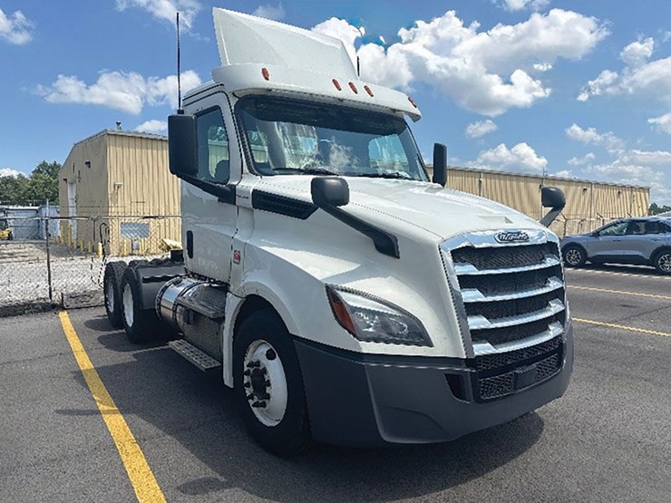 2019-freightliner-cascadia-126-image-1