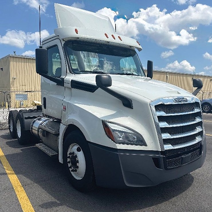 2019 FREIGHTLINER CASCADIA 126