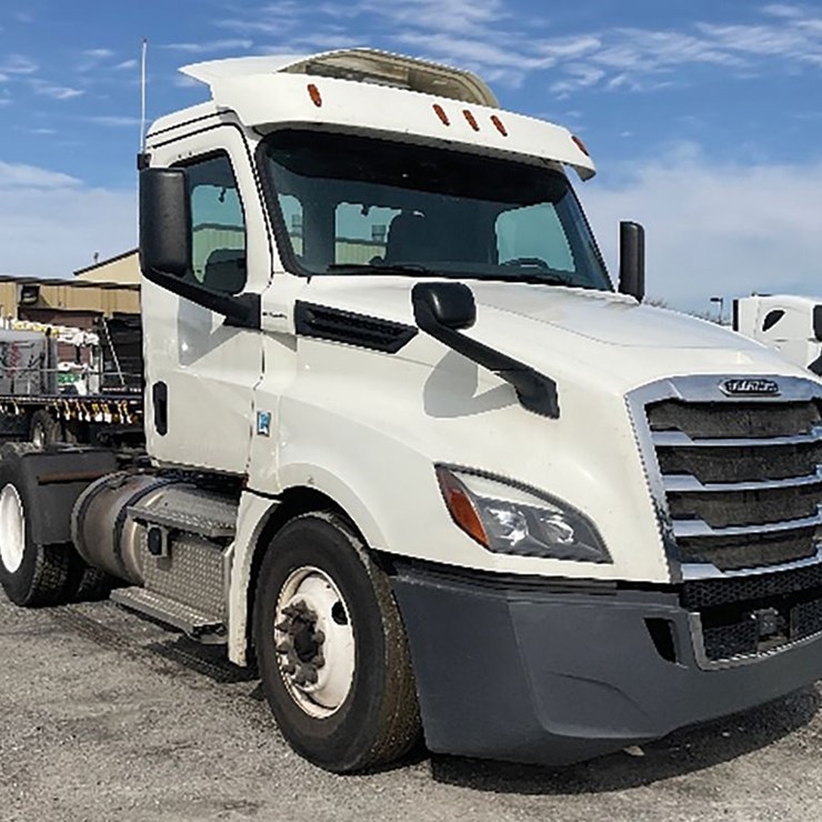 2018 FREIGHTLINER CASCADIA 126
