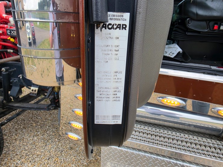 2018-peterbilt-389-image-54