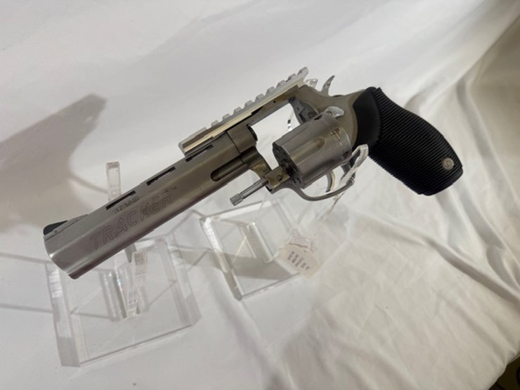 #20-•-taurus-tracker-revolver-image-31
