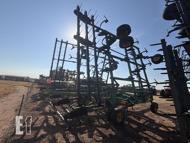 2023-john-deere-2430-image-5
