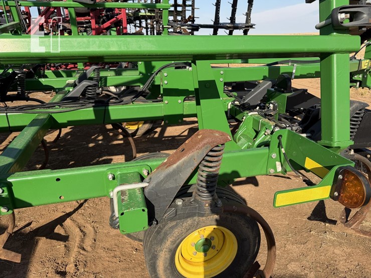 2023-john-deere-2430-image-25