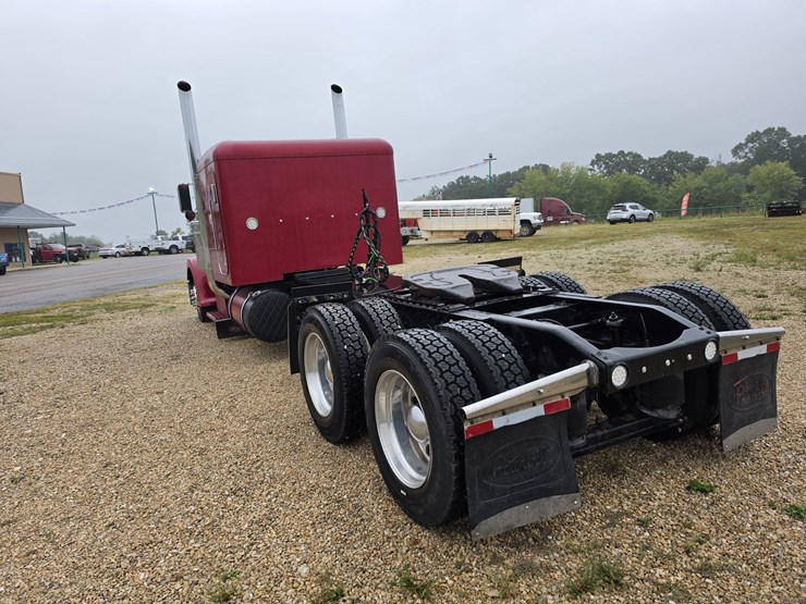 1996-peterbilt-379-image-12