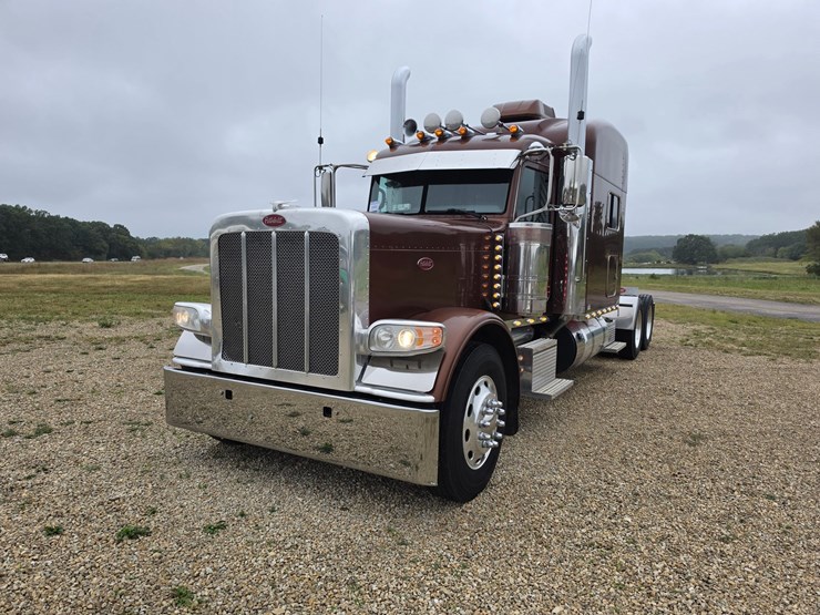 2018-peterbilt-389-image-2