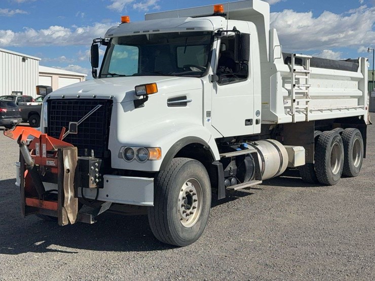 2016-volvo-vhd64f200-image-1