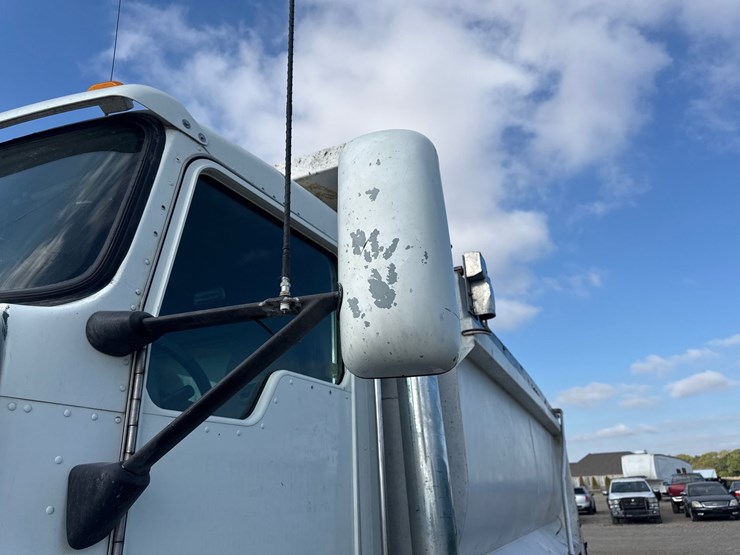 2010-kenworth-t800-image-33