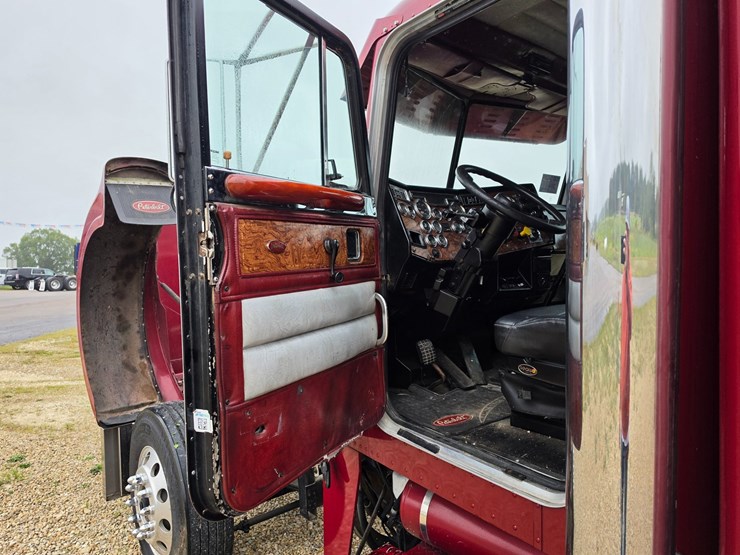 1996-peterbilt-379-image-48