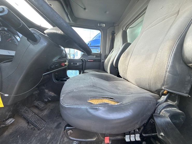 2010-kenworth-t800-image-34