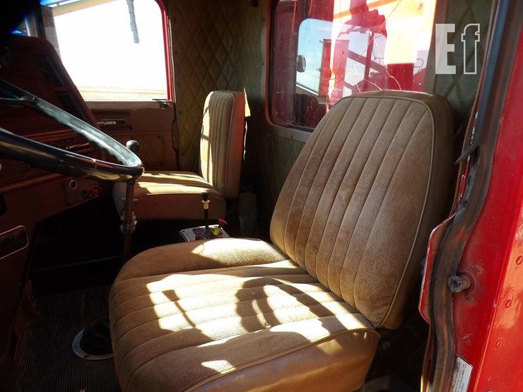 1984-freightliner-flc120-image-13