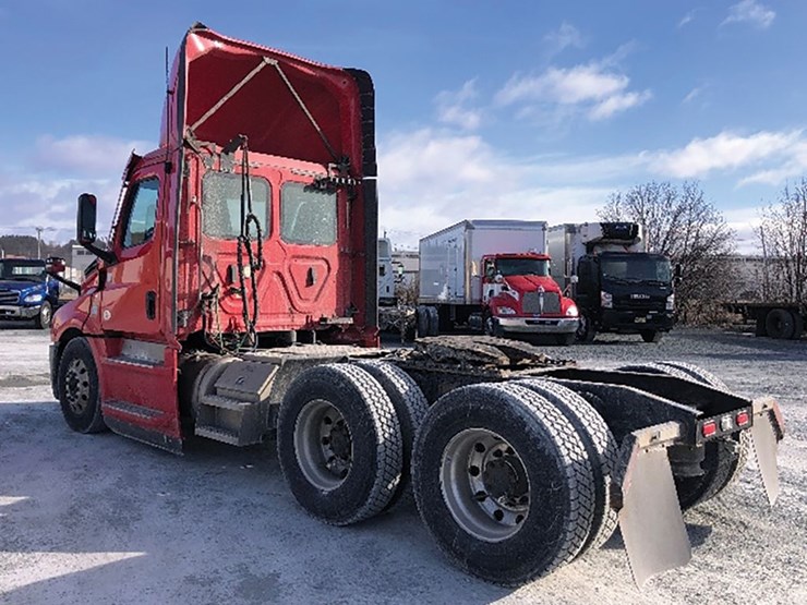 2020-freightliner-cascadia-126-image-2