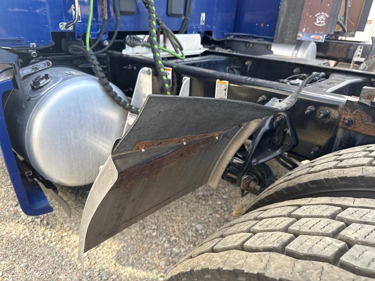 2019-peterbilt-579-image-9
