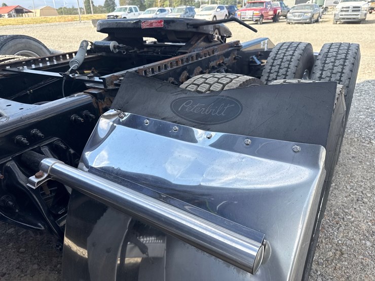 2019-peterbilt-579-image-34