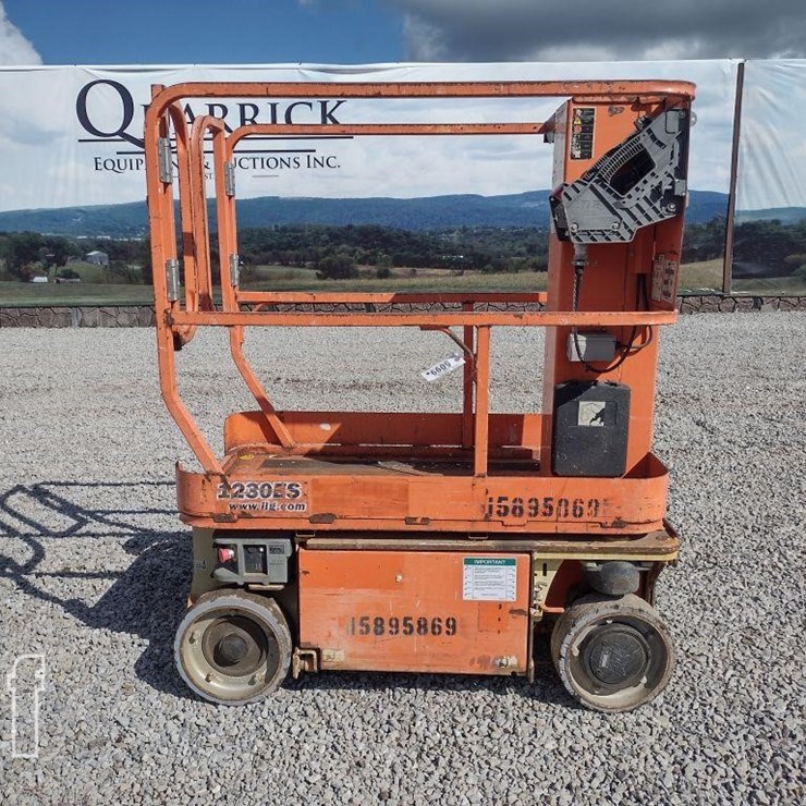 2011 JLG 1230ES