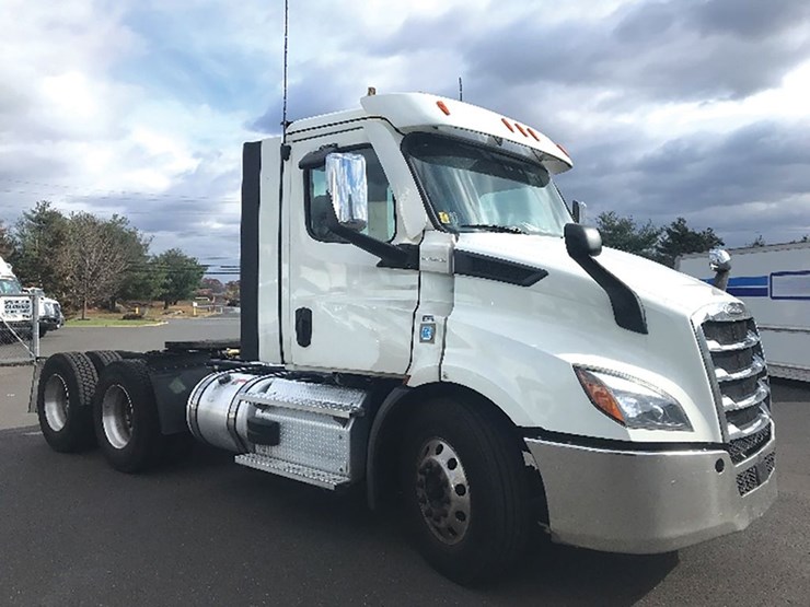 2021-freightliner-cascadia-126-image-1