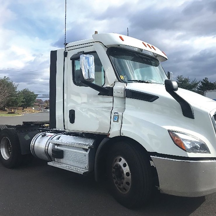 2021 FREIGHTLINER CASCADIA 126