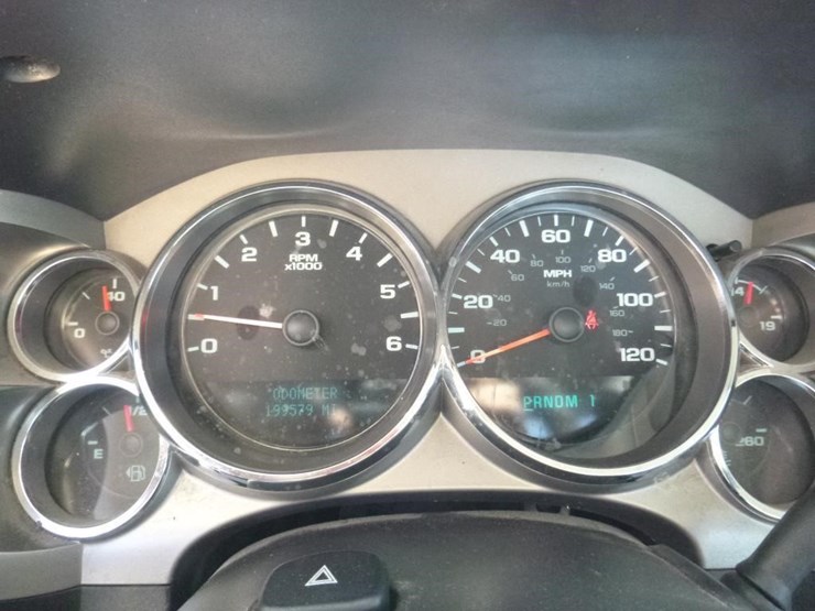 2014-chevrolet-2500-image-14