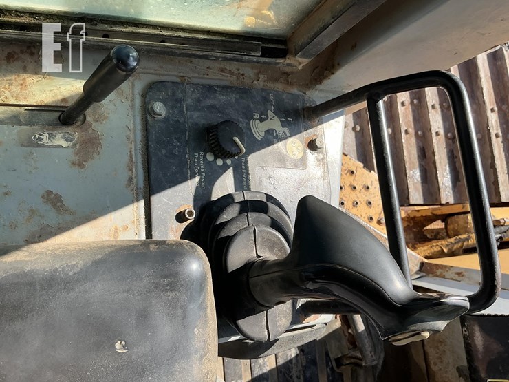 2005-deere-700h-lgp-image-14