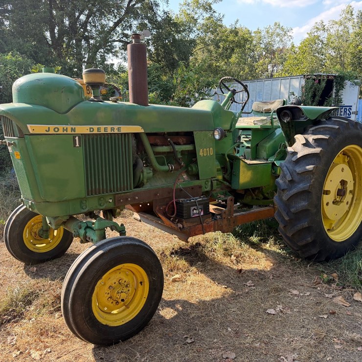JOHN DEERE 4010