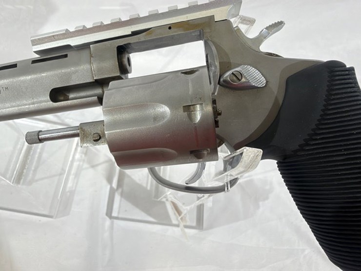 #20-•-taurus-tracker-revolver-image-33
