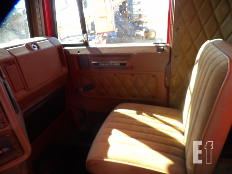1984-freightliner-flc120-image-16