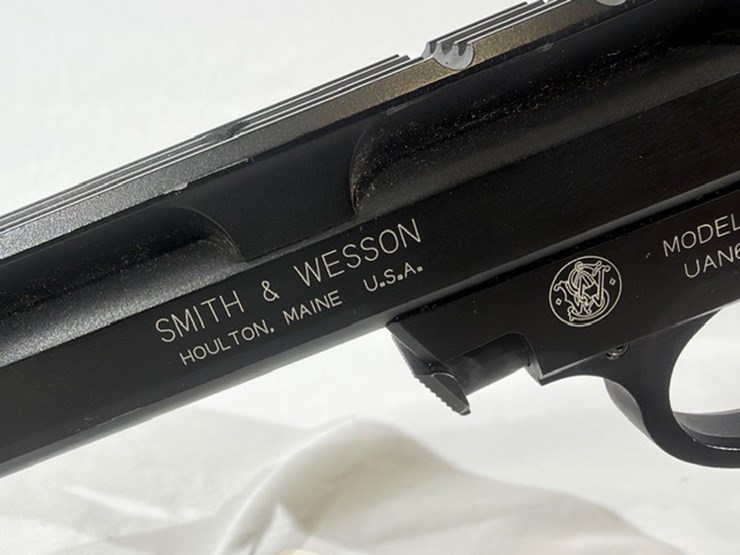 #16-•-smith-&-weson-22a-pistol-image-12