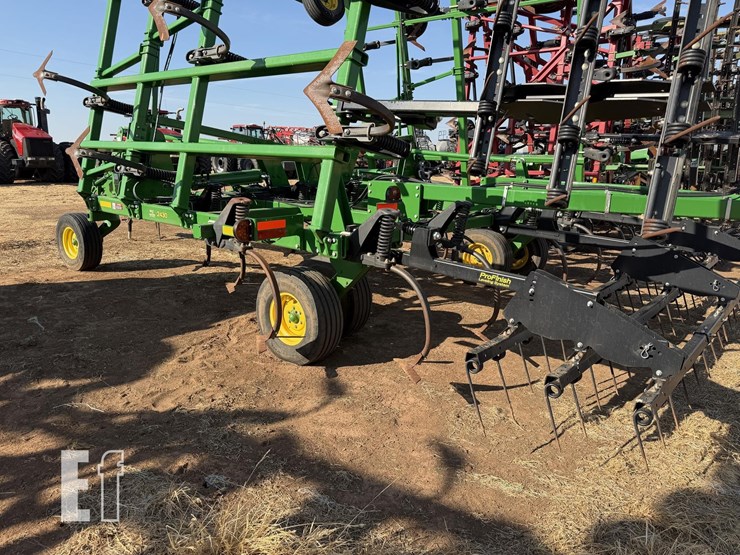 2023-john-deere-2430-image-24