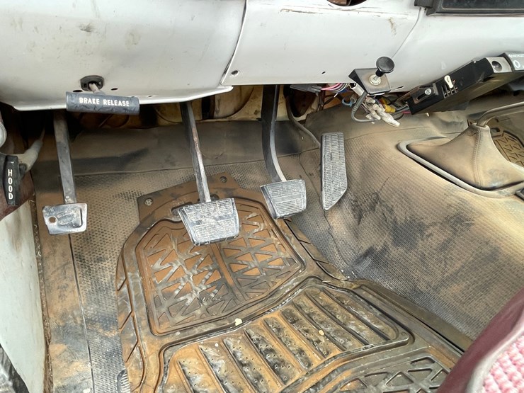 #1057-•-1986-chevrolet-ck10-(has-nm-title)-(on-site-in-las-cruces,-nm)-image-26