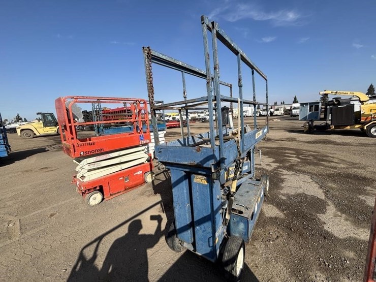 up-right-sl-20d-scissor-lift-image-1