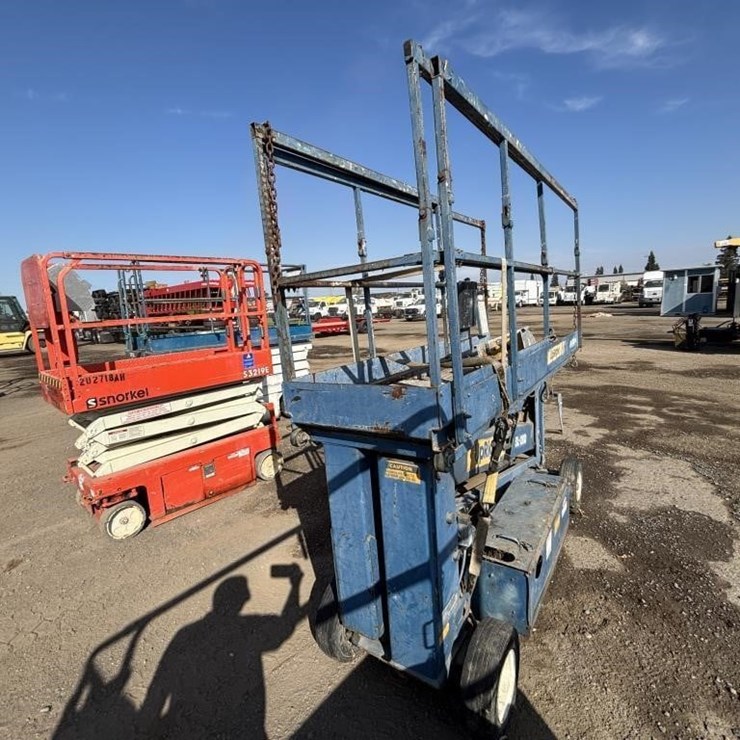 Up-Right SL-20D Scissor Lift