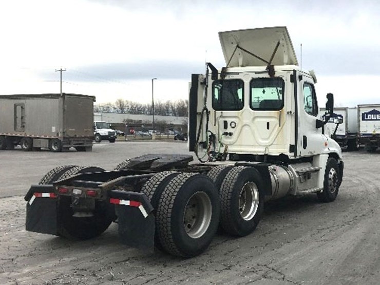 2018-freightliner-cascadia-125-image-2