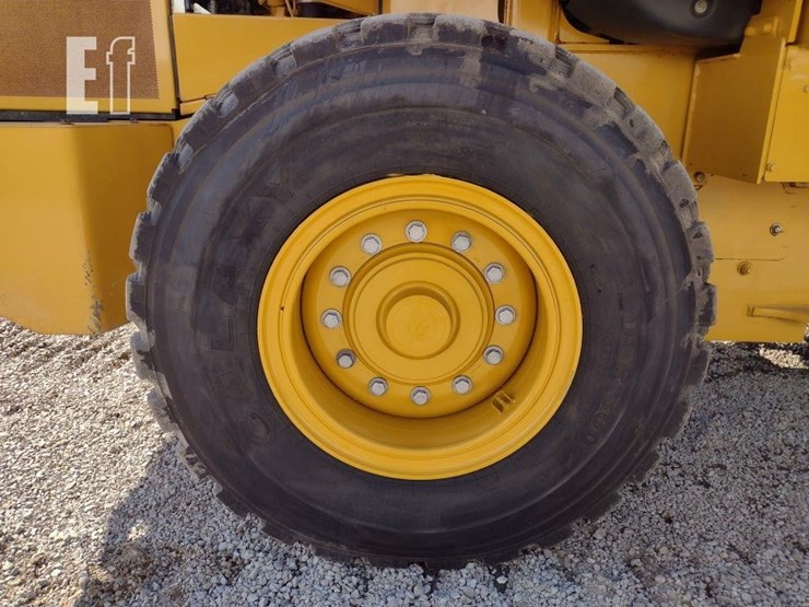 2019-deere-444k-image-26