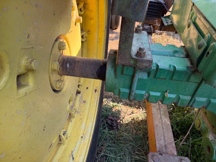 john-deere-4010-image-12