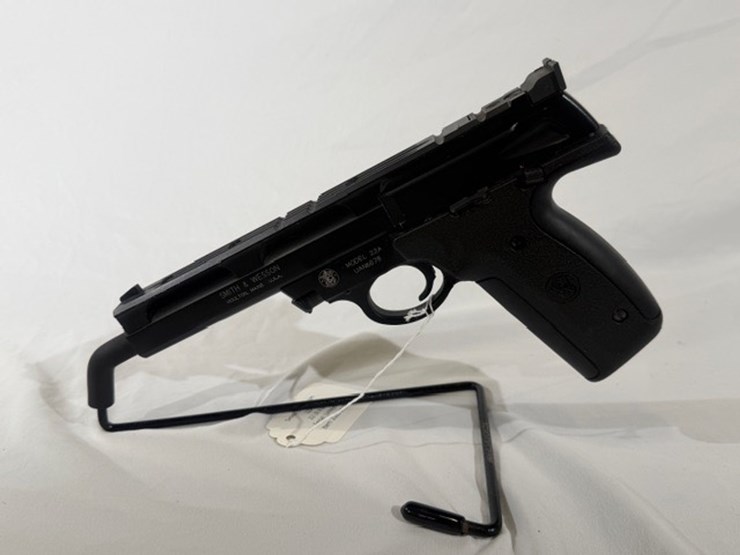 #16-•-smith-&-weson-22a-pistol-image-10