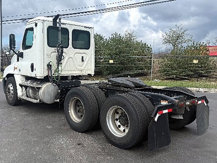 2019-freightliner-cascadia-125-image-2
