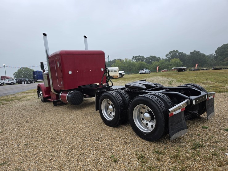 1996-peterbilt-379-image-11