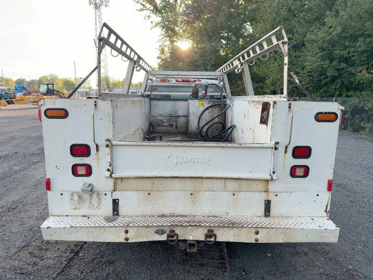 2013-chevrolet-3500hd-image-4
