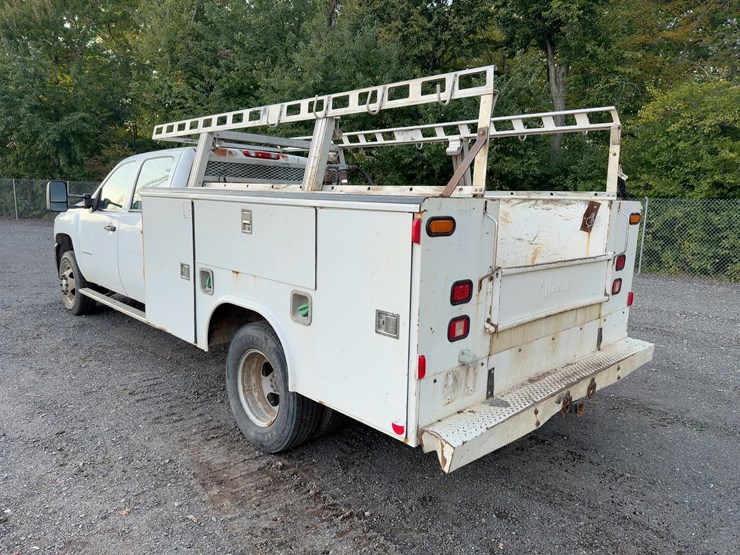 2013-chevrolet-3500hd-image-3