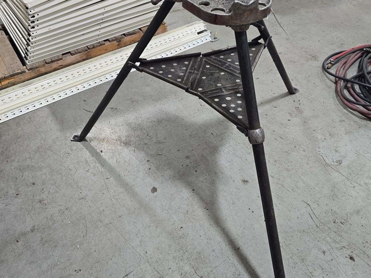 rigid-tri-stand-image-2