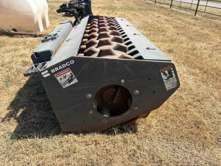 bradco-vrp73-padded-drum-vibratory-roller-skid-att-image-3