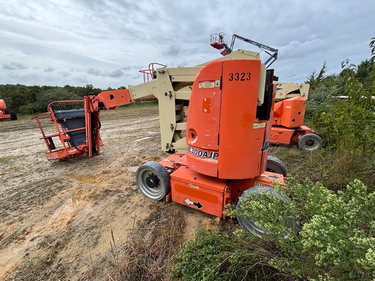 jlg-e300ajp-image-4