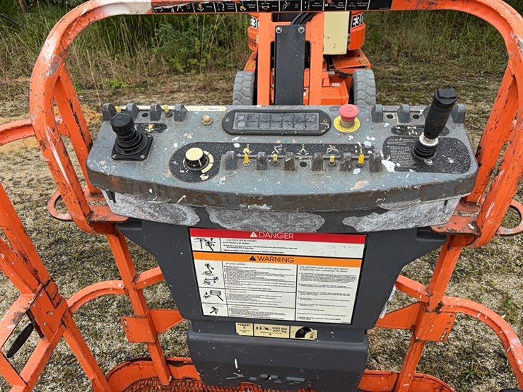 jlg-e300aj-image-7