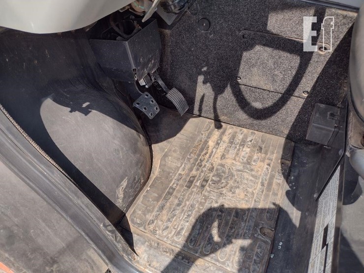 2021-bobcat-toolcat-5600-image-13
