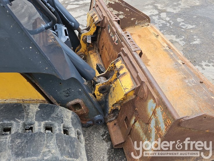 2019-deere-317g-image-16