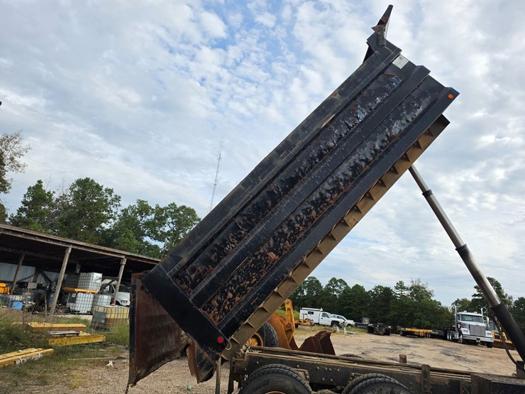 2004-sterling-l7500-image-18